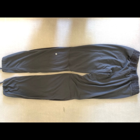 Lululemon woman’s jogger/parachute pants - Picture 5 of 6